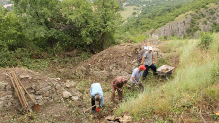 Археологическият сезон тази година в крепостта „Ряховец“ приключи с разкриването на над 200 находки.