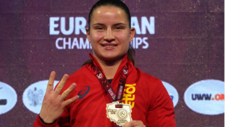 Биляна Дудова с четвъртия си златен медал от европейско.