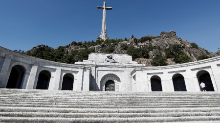 Мавзолеят в Долината на падналите, където е погребан генерал Франко