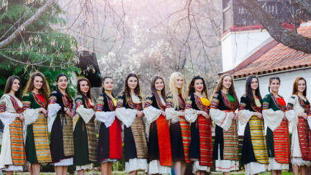 Участнички в конкурса Кюстендилска пролет, архивна снимка