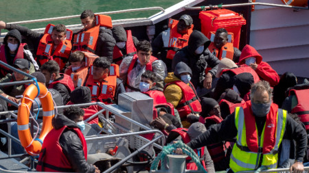 Нелегални мигранти на пристанището в Дувър, 22 май 2022 г.