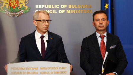 Министър-председателят в оставка Николай Денков (вляво) и главният секретар на МВР Живко Коцев