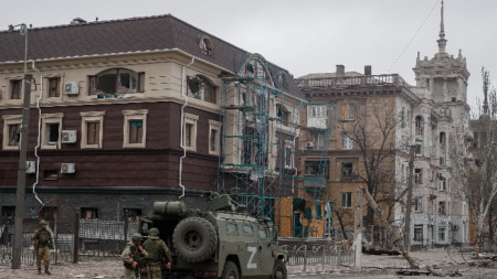Руските военни вече контролират изцяло градската територия на Мариупол съобщи