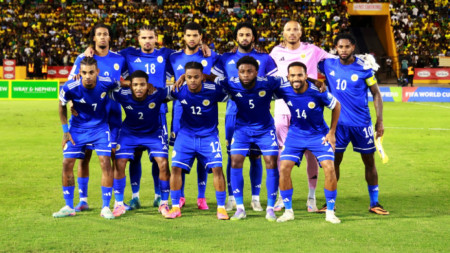 Отборът на Кюрасао преди мача в Кингстън.