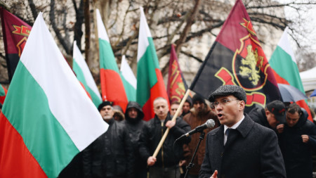 Според евродепутата Ангел Джамбазки България показва две линии на политика