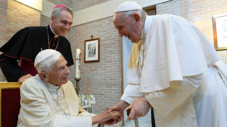 Бившият папа Бенедикт XVI заедно с настоящия Франциск, 27 август 2022 г.