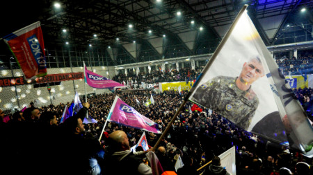 Предизборен митинг на Демократическата партия на Косово.