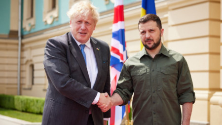 Британският премиер Борис Джонсън (вляво) и украинският президент Володомир Зеленски - Киев, 17 юни 2022
