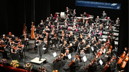 Русенската филхармония с диригент Емил Табаков откриха фестивала