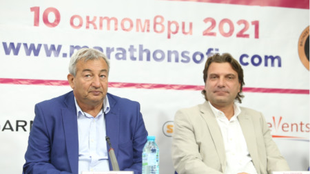 Анатоли Илиев (вляво) и Диян Драшков по време на пресконференцията.
