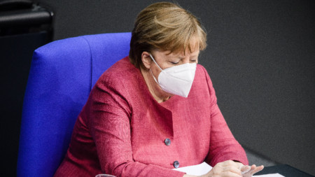 Канцлерът Ангела Меркел призова германците да спазват стриктно мерките срещу