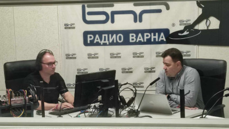 Христо Рафаилов в студиото на Радио Варна