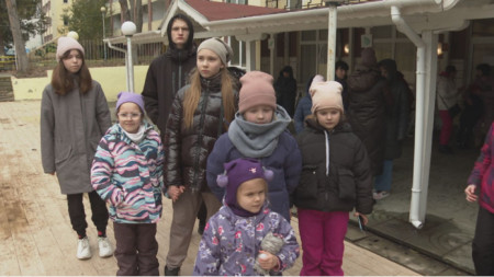 There are 68,400 children residing in Bulgaria, 