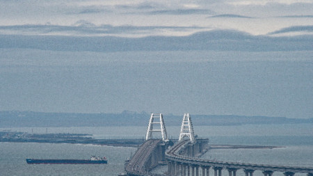 Общ изглед на Кримския мост, който свързва континенталната част на Русия с полуостров Крим през Керченския проток, архив.