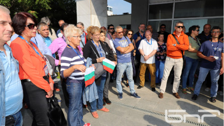 Служители на БНР, подкрепящи Светослав Костов,на протест пред СЕМ