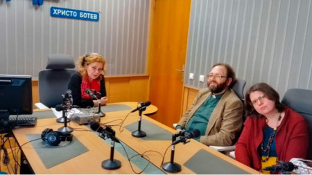 Ана-Мария Кръстева с пастор Николай Вълчев и Любомира Вълчева (отляво на дясно)