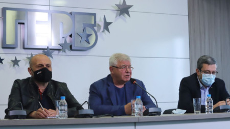 Томислав Дончев, Кирил Ананиев и Тома Биков на брифинг в централата на ГЕРБ в София.