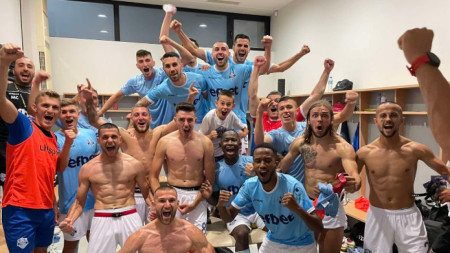 Футболистите на Арда ликуват след успеха в Пловдив