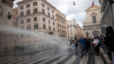 В Милано и Рим се проведоха протести срещу Зеления пропуск