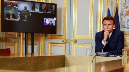 Макрон участва в разширена видеоконференция с групата Quint, включваща САЩ, Япония, Канада, Германия, Италия, Обединеното кралство и лидерите на ЕС, посветена на войната в Украйна, Елисейски дворец, Париж , 19 април 2022 г.,