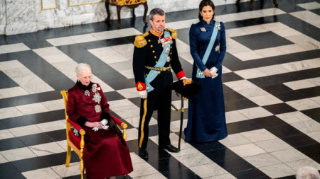 Кралица Маргрете, принц Фредерик и кронприцеса Мери в двореца 