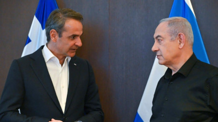 Министър-председателите на Гърция Кириакос Мицотакис (вляво) и на Израел Бенямин Нетаняху