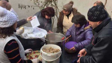 Над 200 нуждаещи се хора включително и три украински семейства