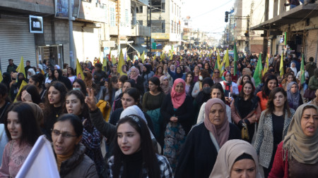 Предишен протест на поддръжници на Кюрдската работническа партия (PKK) и Сирийските демократични сили (SDF) срещу турските атаки в североизточна Сирия, Камишли, Сирия, 20 ноември 2022 г.
