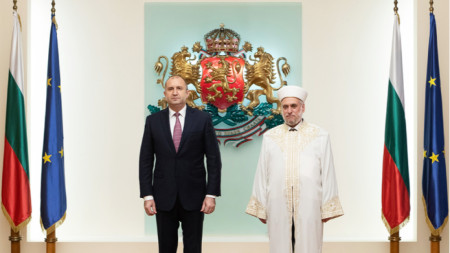 Rumen Radev (i.) y el gran muftí Mustafa Haci