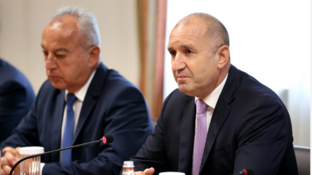 Президентът Румен Радев (вдясно) на срещата с ръководството на Федералната асоциация за икономическо развитие и външна търговия на Германия, които са на посещение в България по покана на държавния глава. 