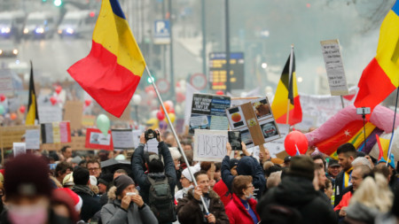 Пет хиляди души шестваха в Брюксел срещу затягането на мерките