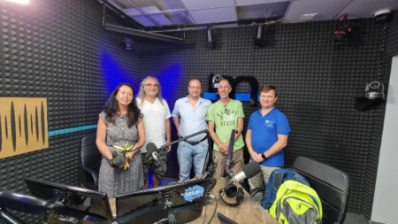 Николета Атанасова и Владимир Йончев с колеги в украинското радио Мисто над Бугом