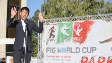 Президентът на Международната федерация по гимнастика Моринари Ватанабе беше официален