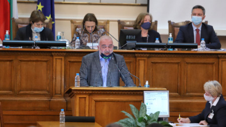 Арман Бабикян прави изказване в пленарната зала на Народното събрание-  23 април 2021 г. 