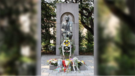 Monumenti i Zahari Stojanovit në Kopshtin e Qytetit në Plovdiv
