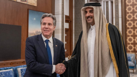 Държавният секретар на на САЩ Антъни Блинкън (вляво) и шейх Тамим бин Хамад ал-Тани - Доха, 7 януари 2023