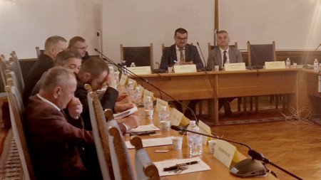 На заседанието на парламентарната Комисия по транспорта и съобщенията.