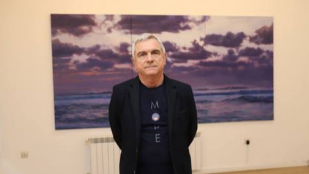 Художникът Спартак Дерменджиев откри изложба „Море“ в столичната галерия „Стубел“.