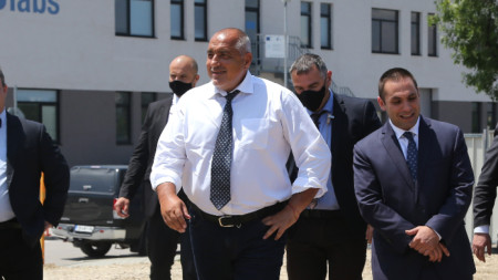 Премиерът Бойко Борисов се включи в направата на първата копка на сградата на българския суперкомпютър