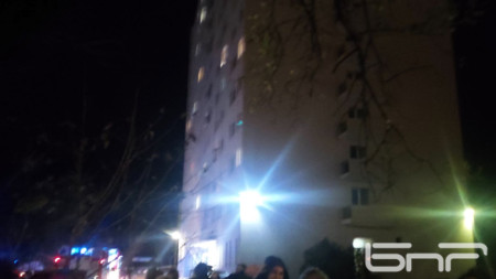 Общежитието в Бургас малко след потушаването на пожара