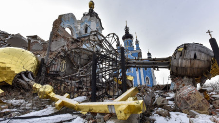 Щети от обстрели по женски манастир в Богородичне, Донецка област на Украйна, 24 февруари 2023 г.