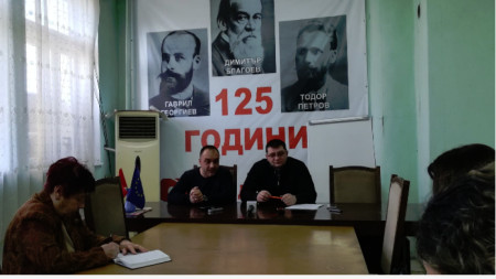 Общинските съветници Людмил Димитров /вляво/ и Димитър Велков.