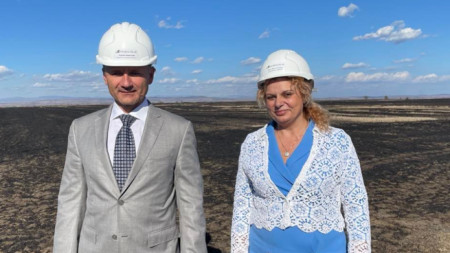 Министърът на енергетиката Росен Христов с изпълнителния директор на 