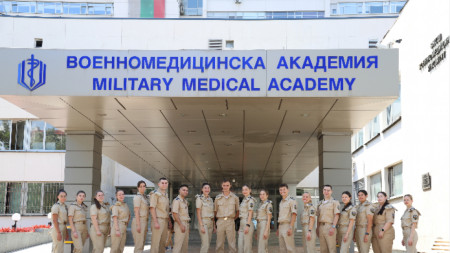Военни лекари получават офицерски пагони във ВМА