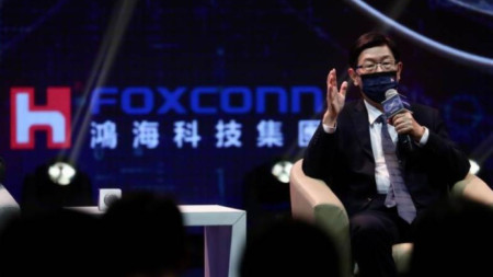 Управителят на китайският технологичен гигант Foxconn Лю Юн Вей заяви в