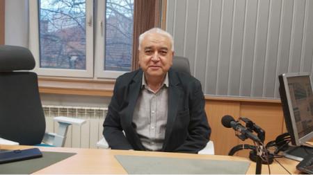  Проф. Румен Кастелов