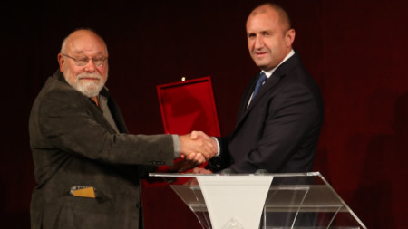 Писателят Владимир Зарев получи наградата за духовен принос на името