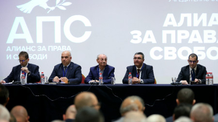 От ляво надясно - Севим Али, Димитър Николов, Ахмед Доган, Танер Али