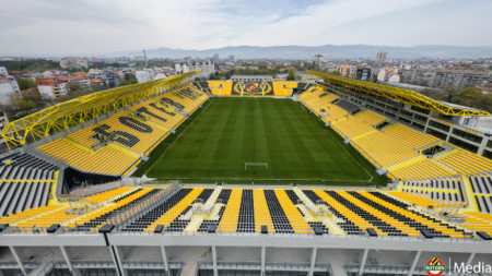 Стадионът ще бъде открит на 29 април.