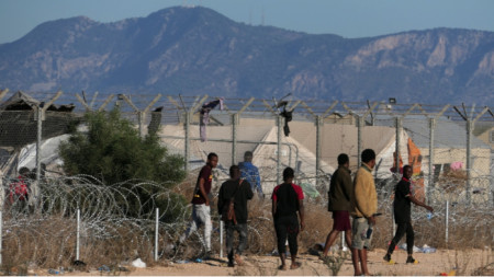 Над 2300 незаконни мигранти са депортирани от Кипър към техните